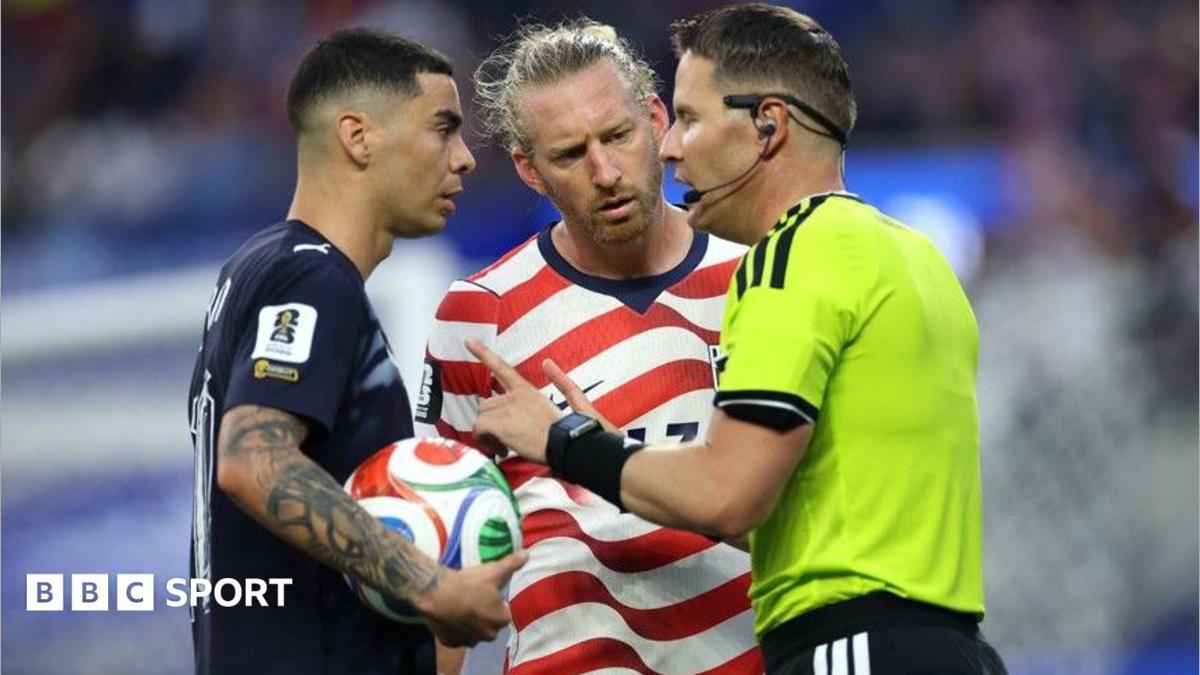 ฟุตบอลโลก 2026: VAR สร้างประวัติศาสตร์ 'ผิดตัวตน' ทำแฟนบอลงง